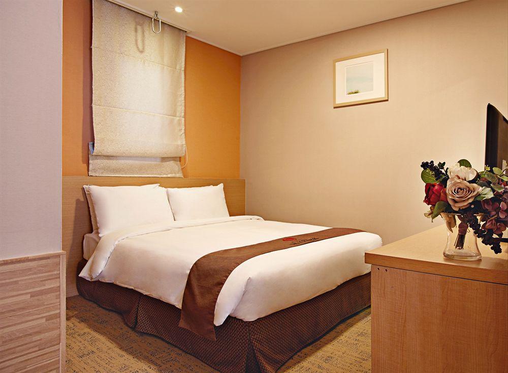 Skypark Myeongdong 3 Hotel